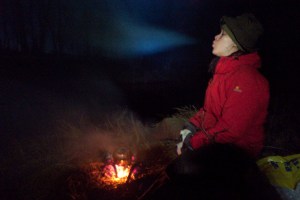 Valmistimme sienimunakasta iltapalaksi pienellä risunuotiolla.