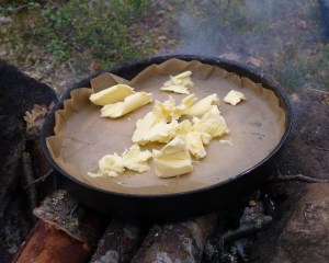 Sulata voi leivinpaperin päällä